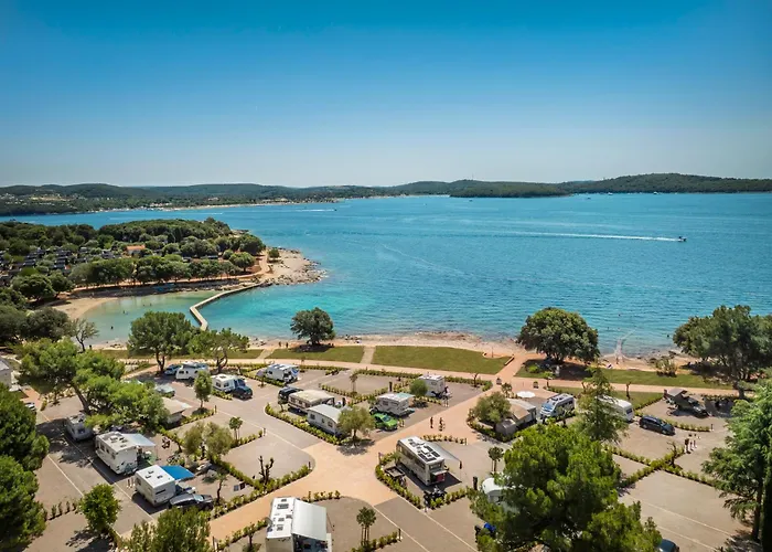 Maistra Koversada Covered Pitches 캠프장 브르사르