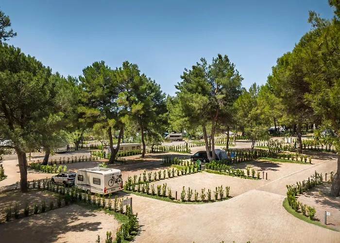 캠프장 Maistra Koversada Covered Pitches 브르사르