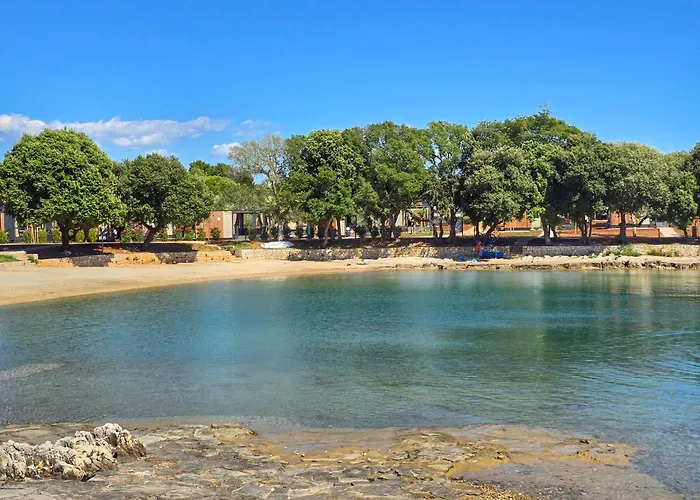 Maistra Koversada Covered Pitches 캠프장 브르사르