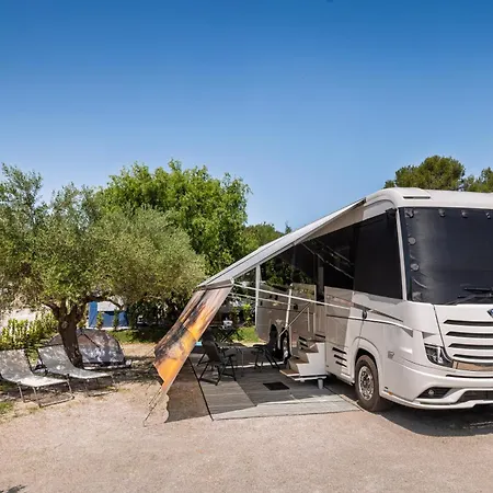 Maistra Koversada Covered Pitches فيرسار