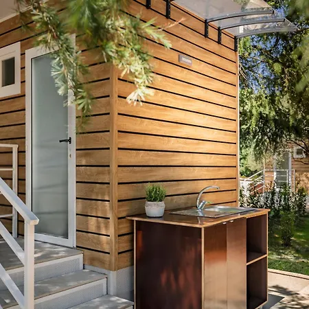 مكان تخييم Maistra Koversada Covered Pitches فيرسار