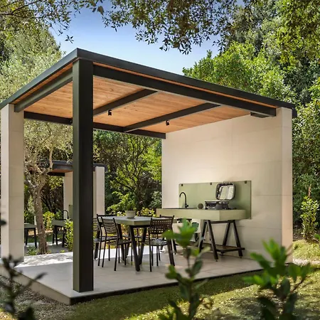 Maistra Koversada Covered Pitches *