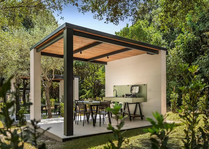 Maistra Koversada Covered Pitches *